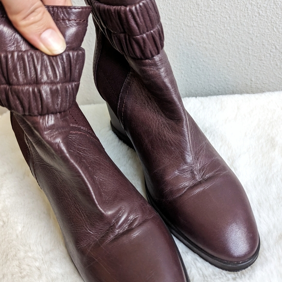 Aquatalia Plum Leather Ankle Booties Boots - Picture 5 of 9